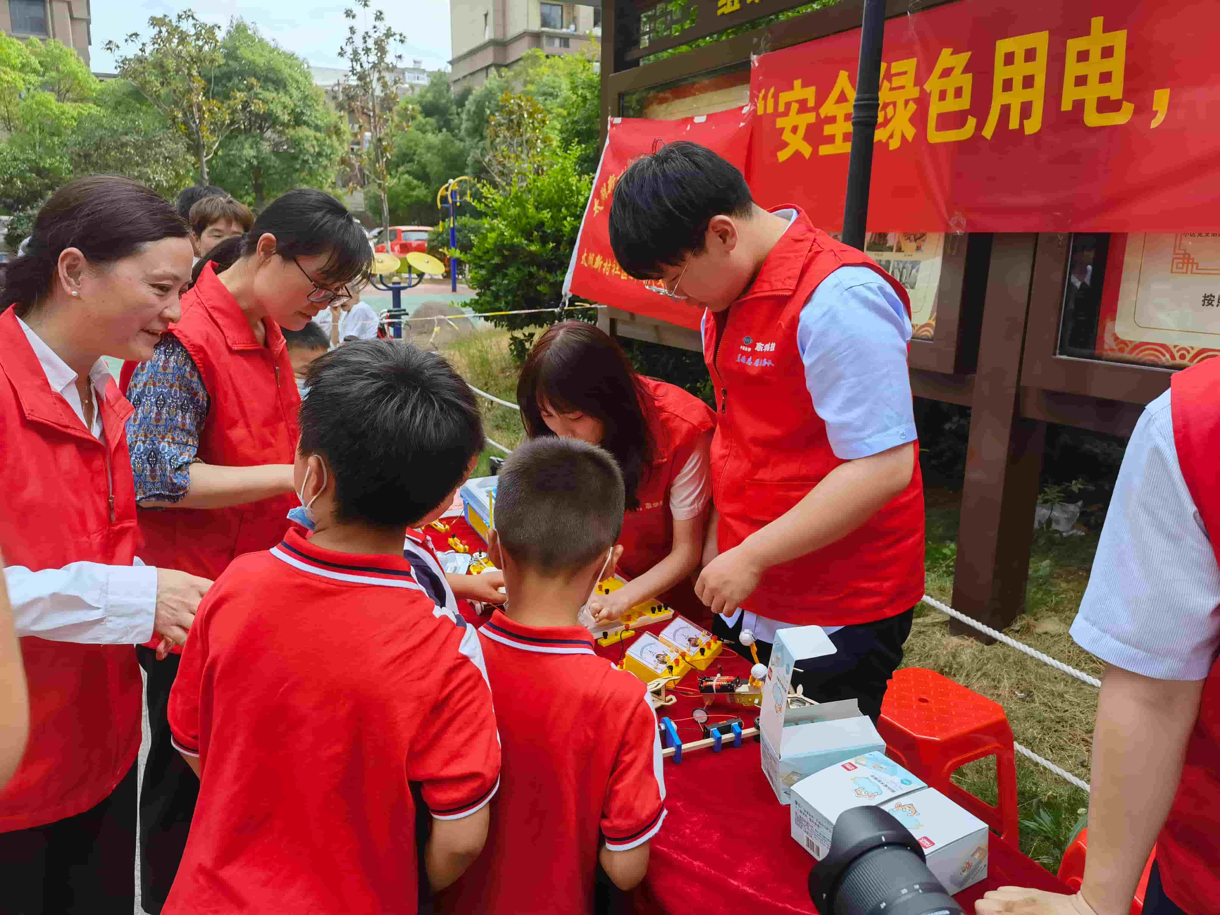 2021年6月21日，藍鴿志愿服務隊前往社區開展“安全用電，安全你我”志愿活動（1）
